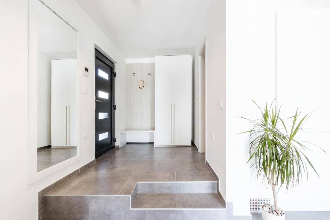 Modern 3-Bedroom Villa With A Private Pool Pula Eksteriør billede