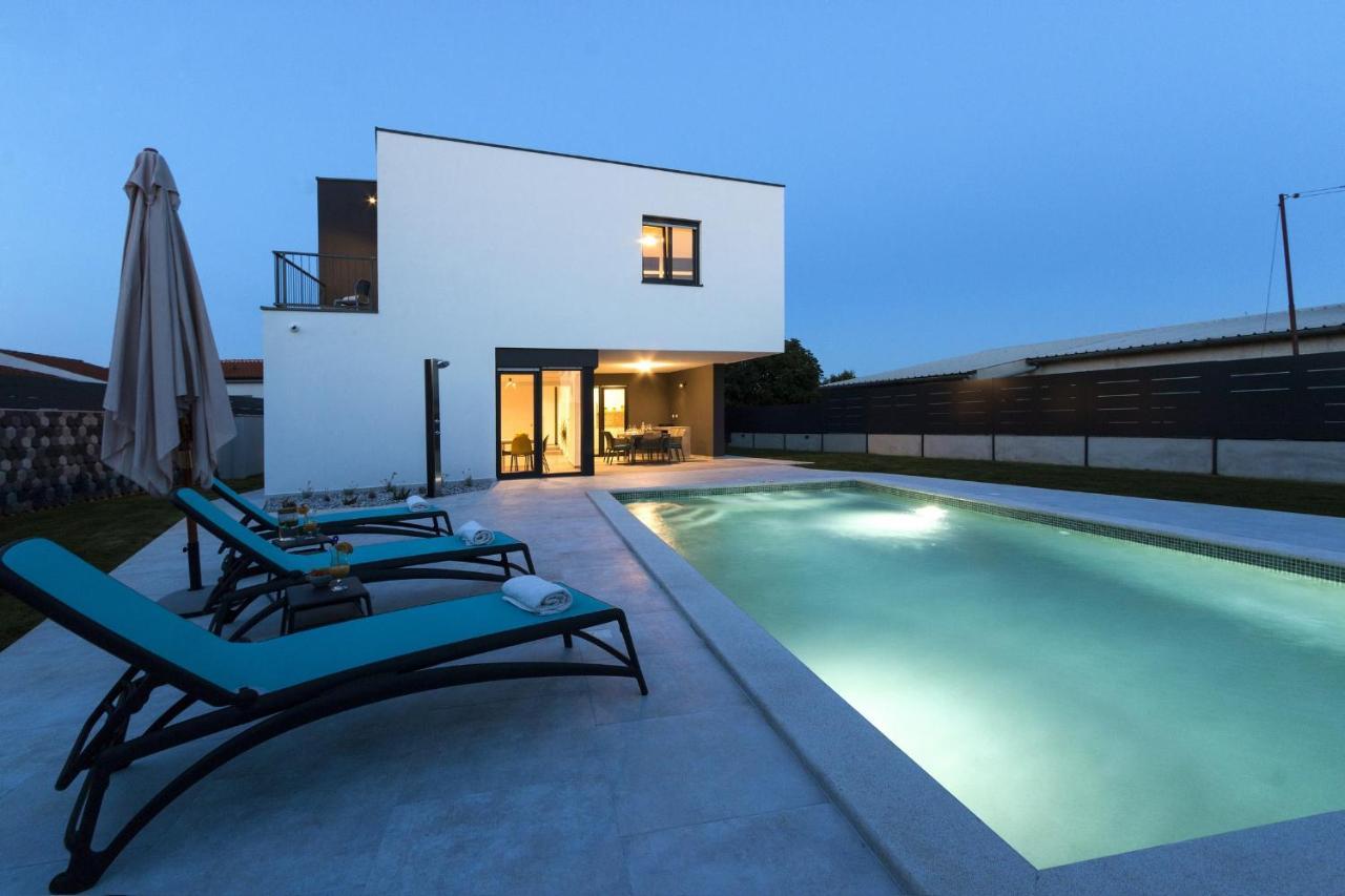 Modern 3-Bedroom Villa With A Private Pool Pula Eksteriør billede