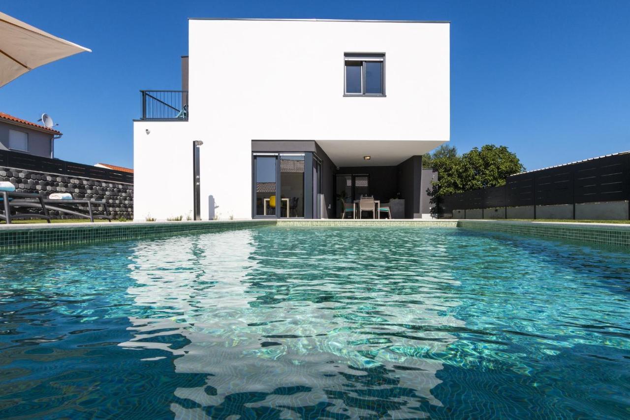 Modern 3-Bedroom Villa With A Private Pool Pula Eksteriør billede